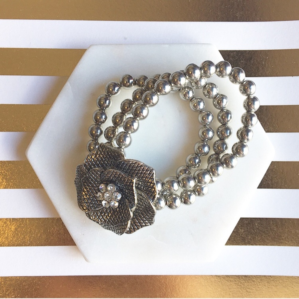 Metal flower bracelet